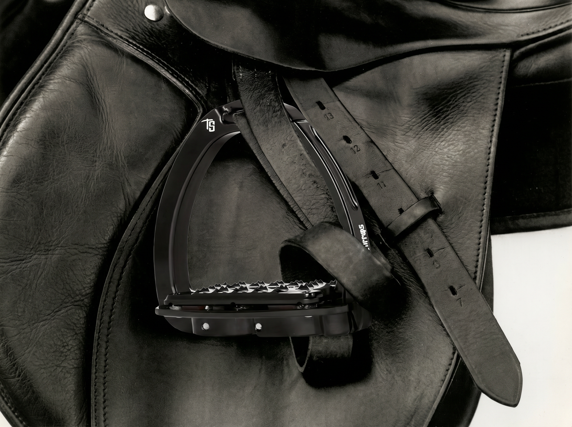 How to Choose the Right Stirrups for Show Jumping