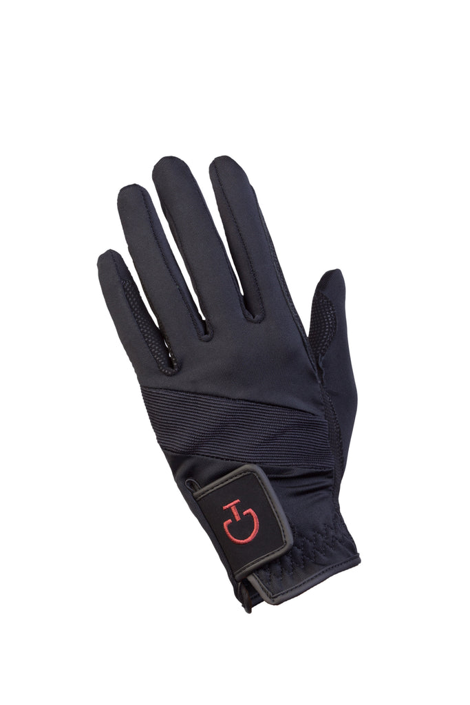 The Cavalleria Toscana technical riding gloves are perfect for all disciplines, featuring a sleek black design with subtle logo placement, special fabric and a grippy palm that will help you keep a tight rein!   